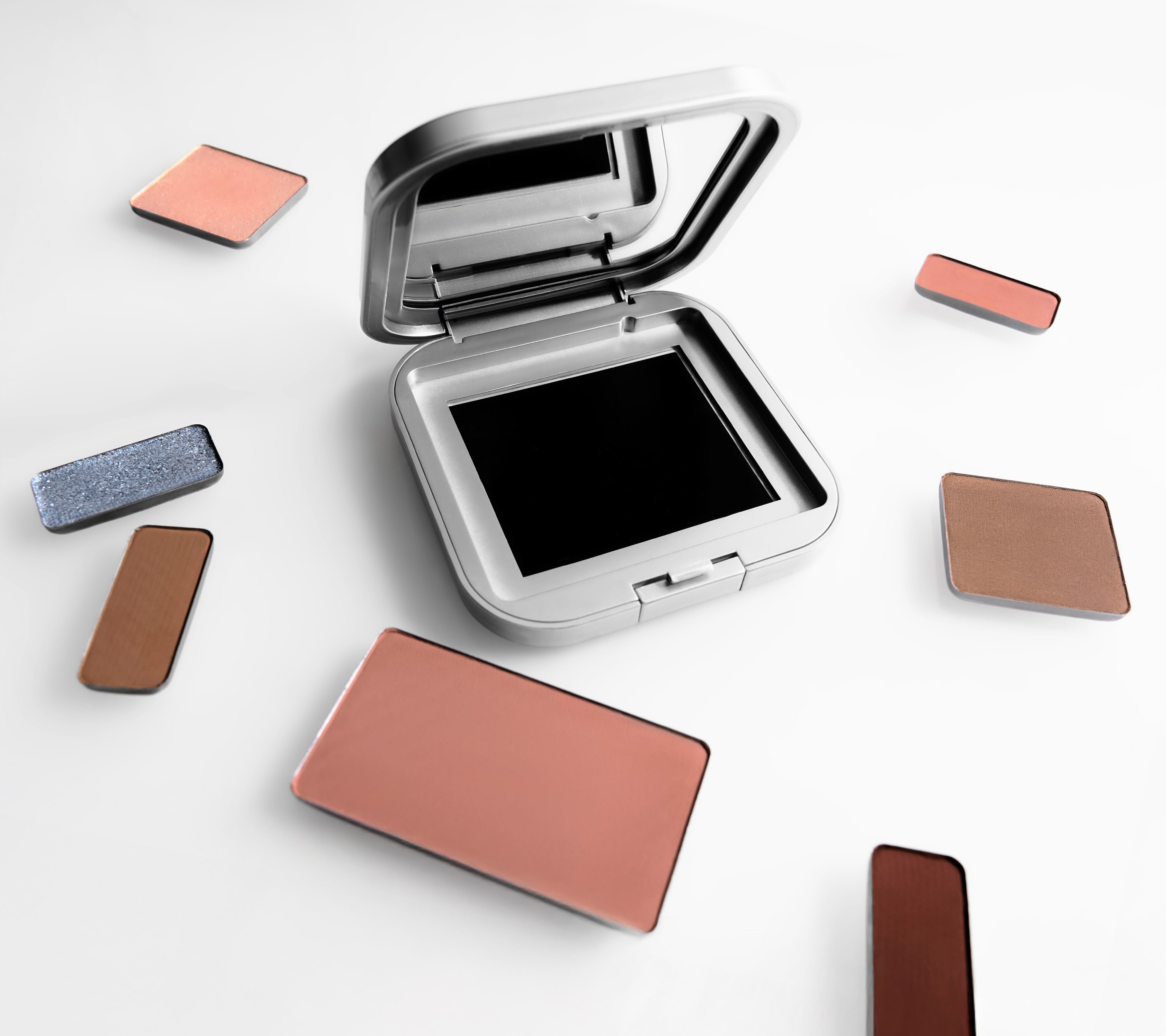 CUSTOMIZABLE_EYE_AND_FACE_PALETTE_FEATURES_01.jpg