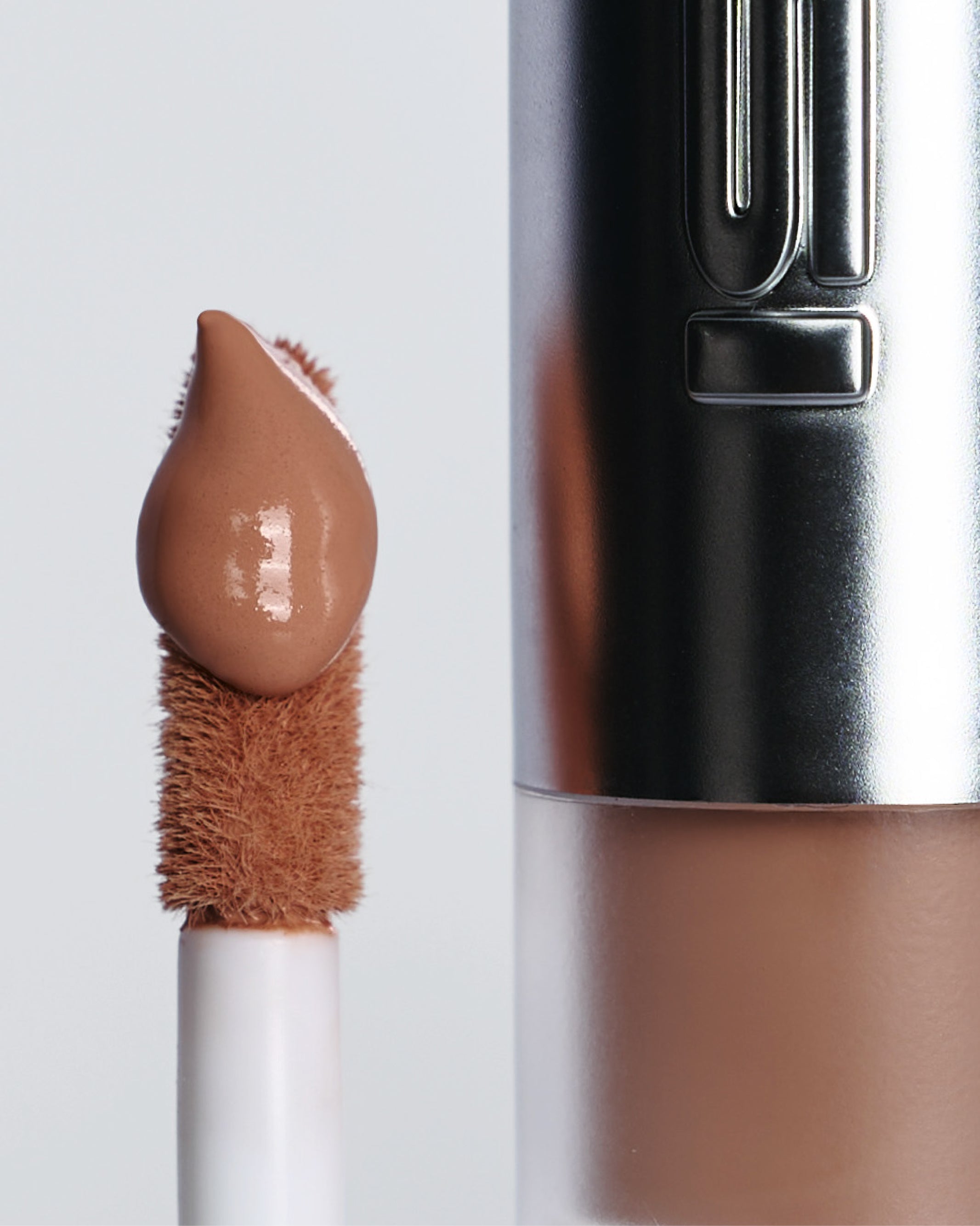 HOMEPAGE_HIGHLIGHT_UNDER-EYE_BRIGHTENING_FLUID_4_1.jpg