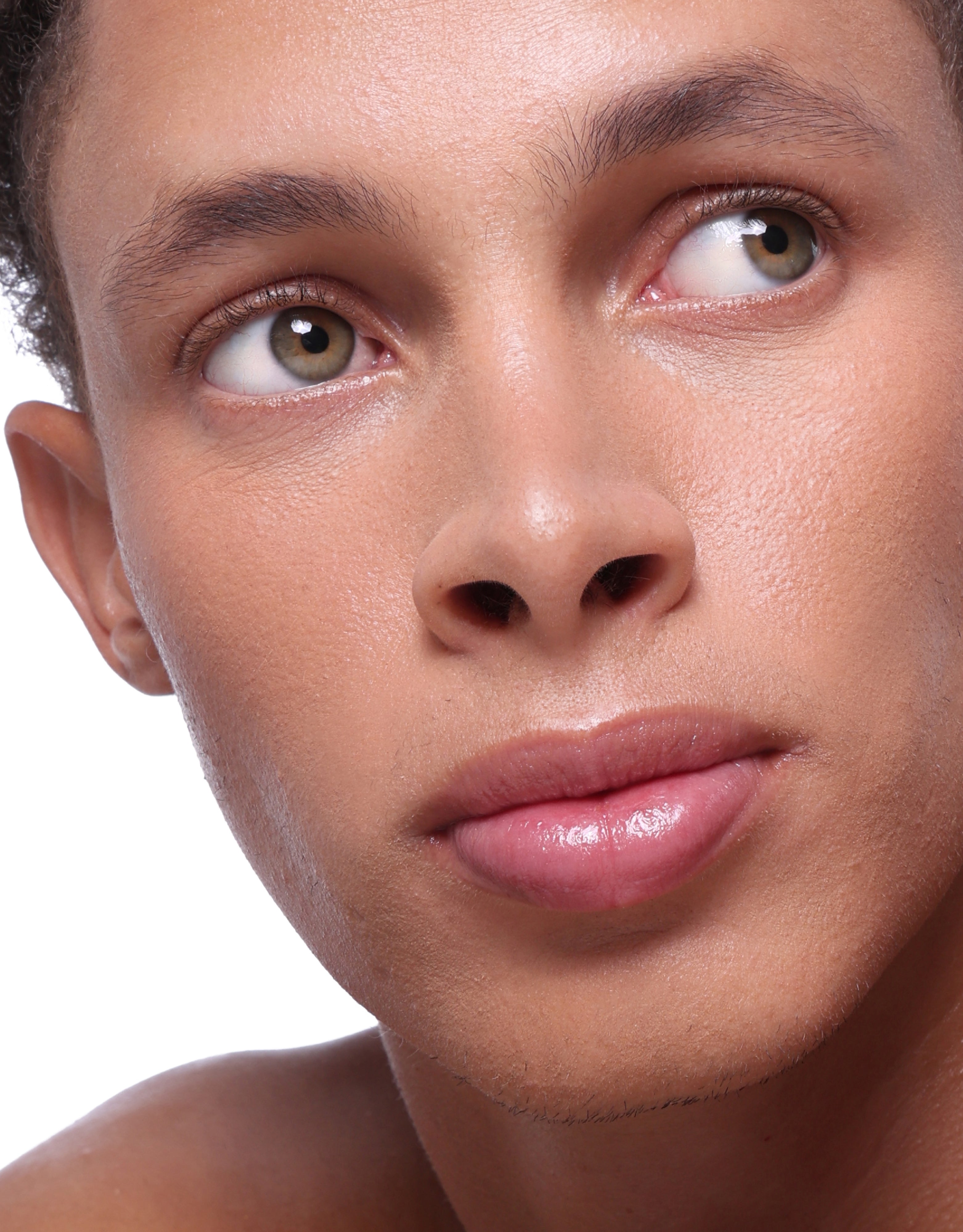 SINGLEPRODUCTPAGE_RETOUCH_REFRESHKIT_FEATURES_MODEL.jpg