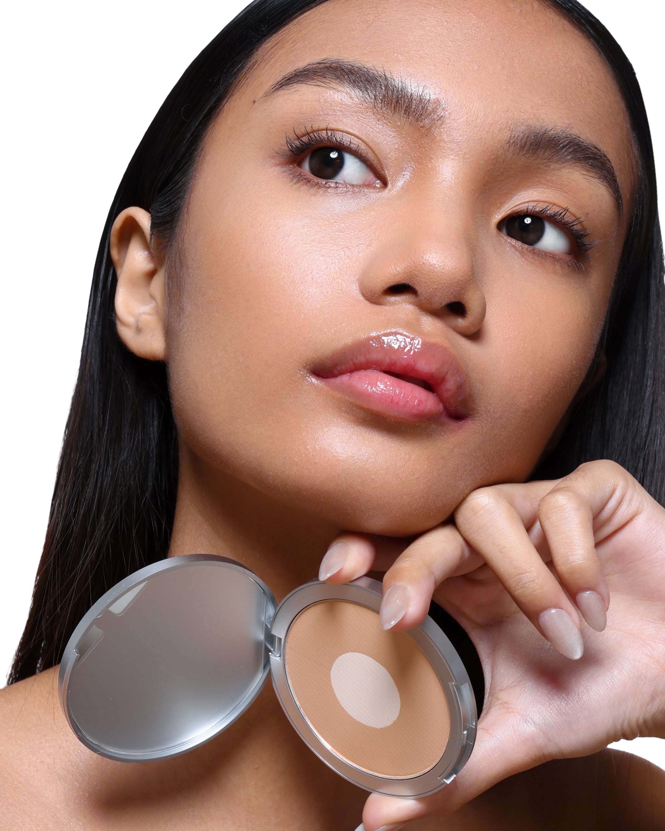 SKIN_PERFECTING_POWDER_TAN-DEEP_ARTBOARD_2_55cb7e48-f8dd-4a81-8c9a-0c91bf77ed22.jpg