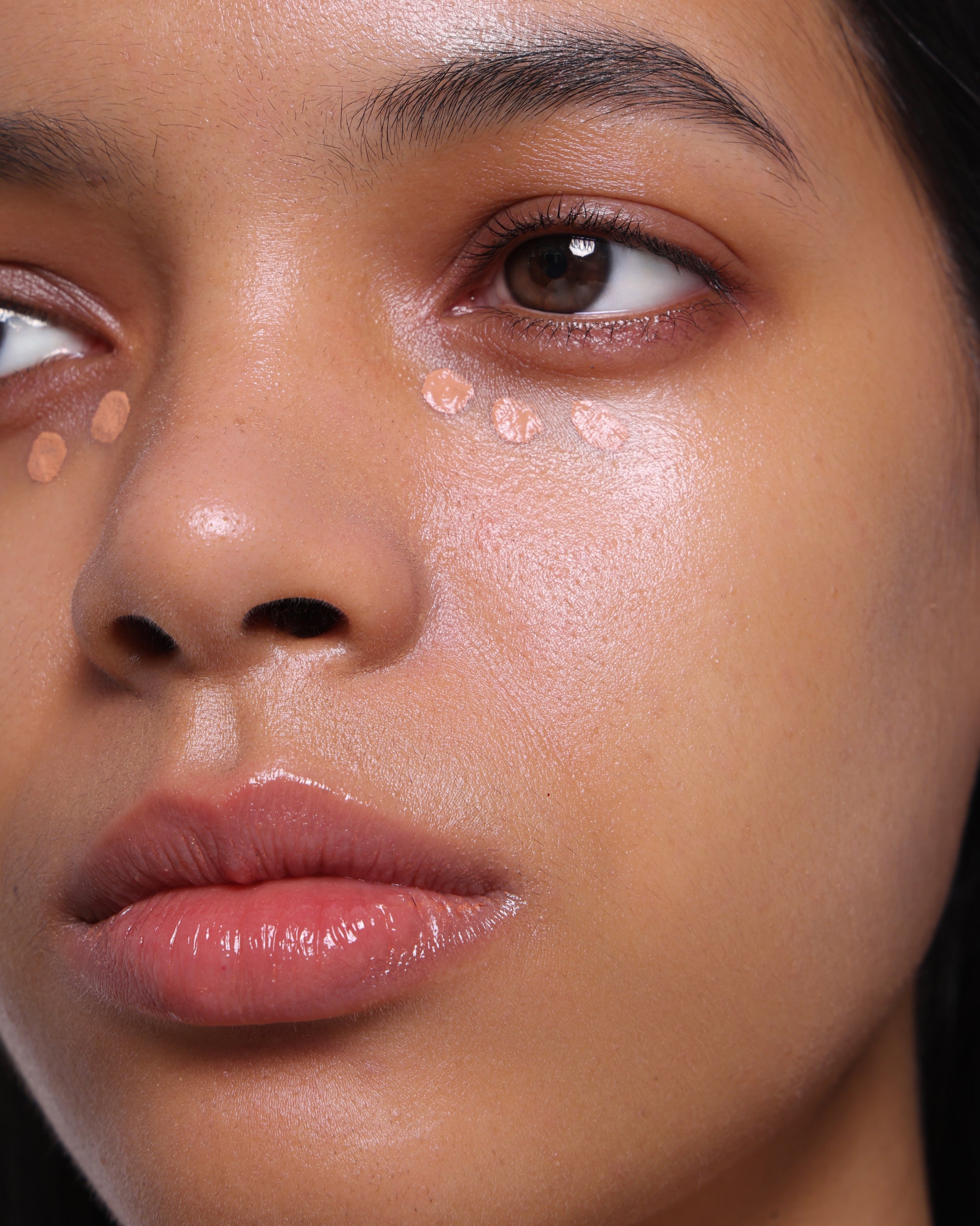 UNDER-EYE_BRIGHTENING_FLUID_TAN_PEACH_CAROUSEL_2.jpg